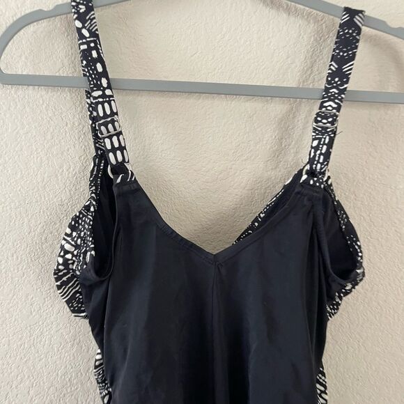 NWT avenue‎ wrap one piece swim suit - Picture 5 of 6